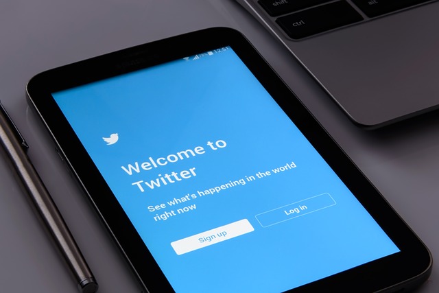 profil firmy na Twitterze