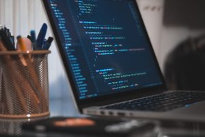 małe firmy poszukują programistów