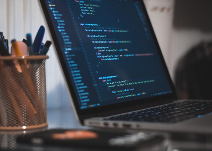 małe firmy poszukują programistów