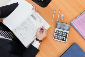 usługa kompleksowa a faktura sprzedaży