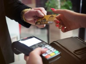 płatność kartą a zwolnienie z kasy fiskalnej