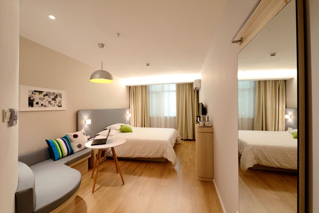 zakwaterowanie pracownika w hotelu a ZUS