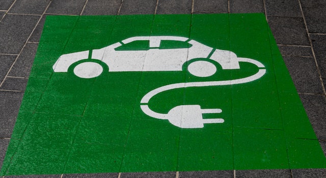 ładowanie elektryka dostawa czy świadczenie usług