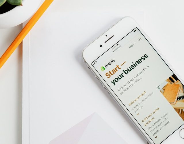 sprzedaż produktu cyfrowego na Shopify