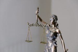Metody rozwiązywania sporów konsumenckich bez konieczności sądowego procesu. Dowiedz się, jak skutecznie rozstrzygać konflikty poza salą sądową