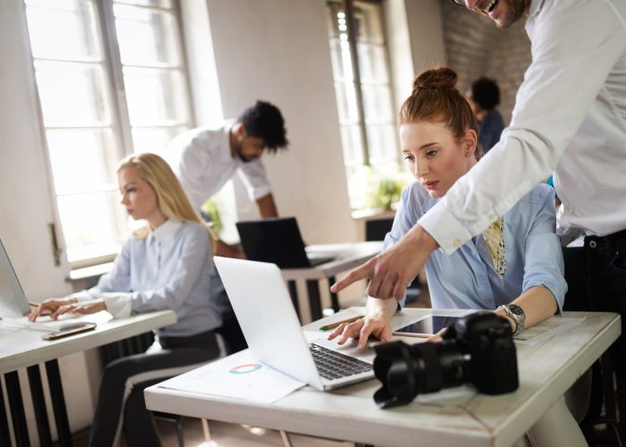 jak zatrudnić pracownika zza granicy?